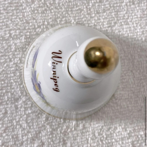 Vintage White Purple Flower With Gold Trim Winnipeg  Ceramic Souvenir Bell - Picture 8 of 10